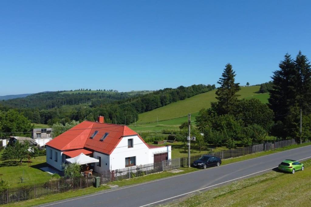 Dum Nedaleko Resovskych Vodopadu Villa Tvrdkov ภายนอก รูปภาพ